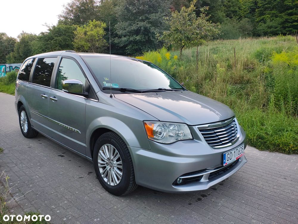 Chrysler Town & Country 3.6 Limited - 9