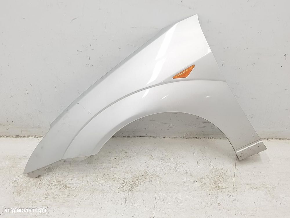 GUARDA-LAMAS FRENTE ESQUERDO FORD FOCUS FAMILIAR CAK - 1