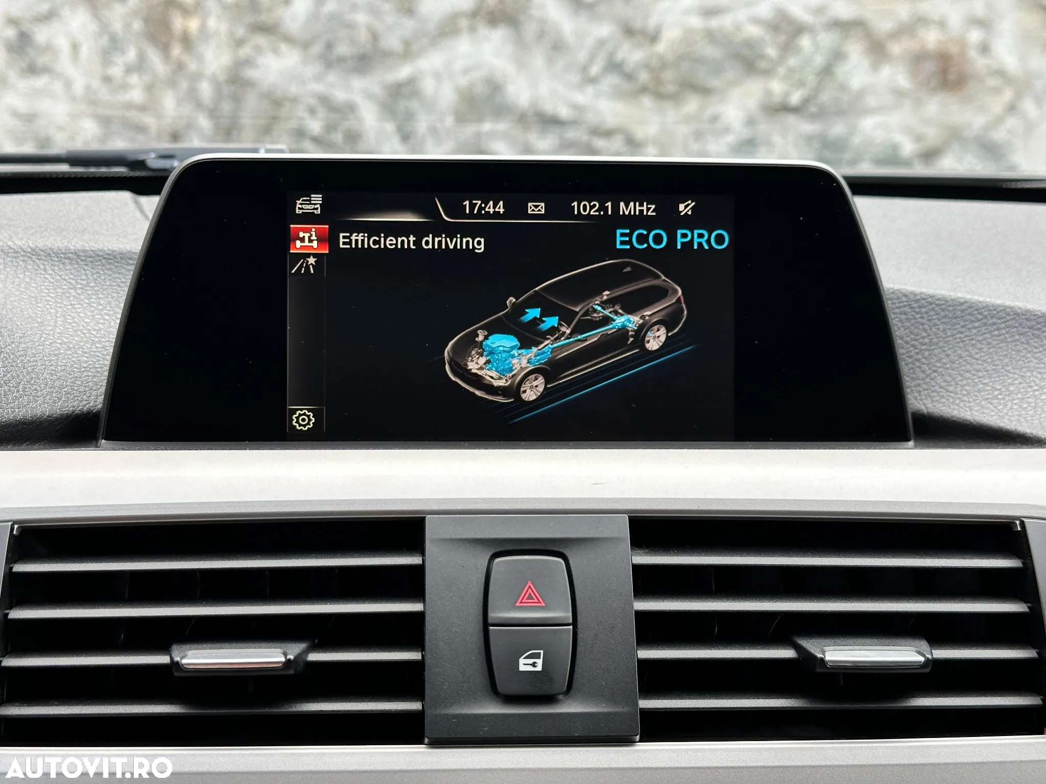 BMW Seria 3 320d Touring Aut. Efficient Dynamics Edition - 33