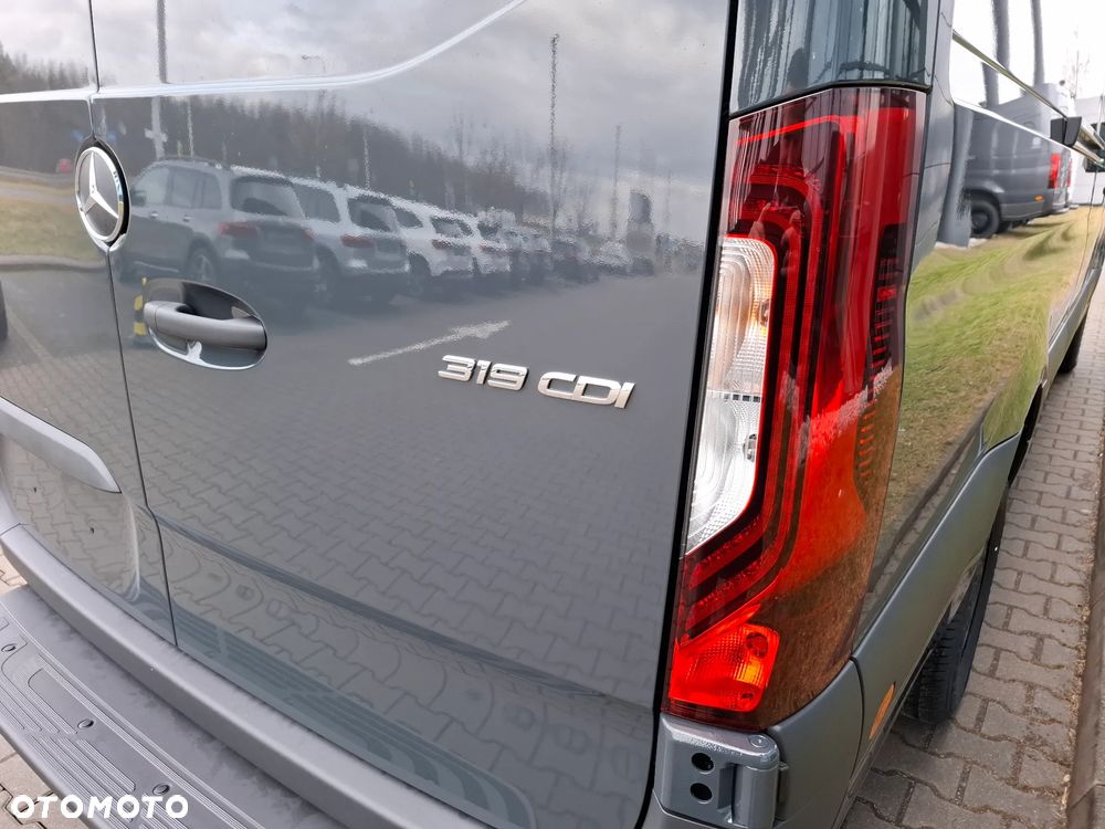 Mercedes-Benz Sprinter 319 CDI Furgon PRO długi 4325 mm L3H2 - 11