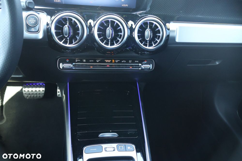 Mercedes-Benz GLB - 32