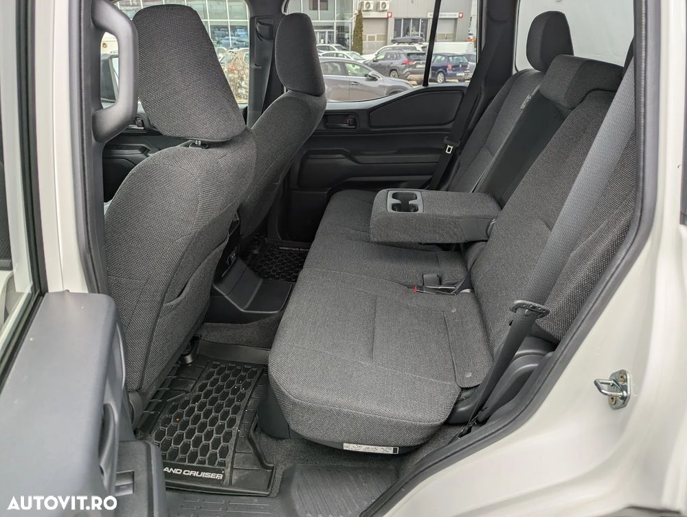 Toyota Land Cruiser 300 - 11