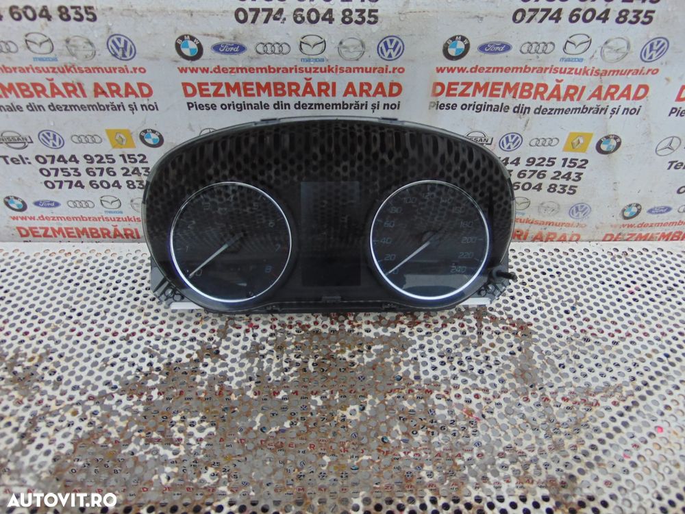 Ceasuri bord Mitsubishi Outlander 3 facelift benzina cod 8100c832 - 1