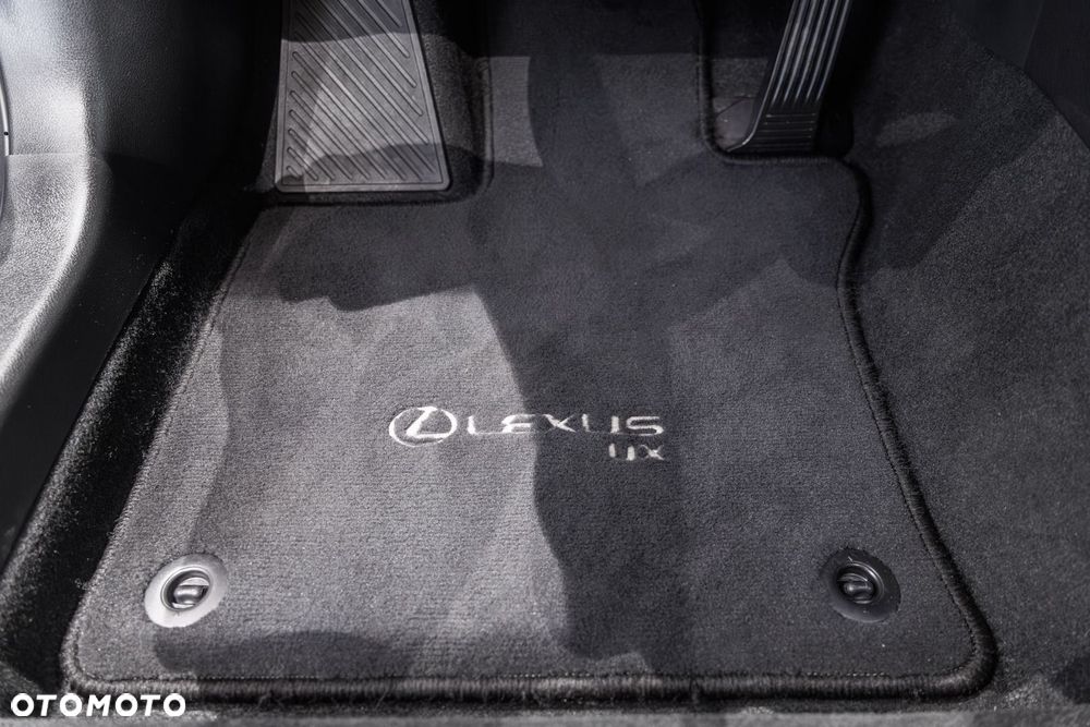Lexus UX - 40