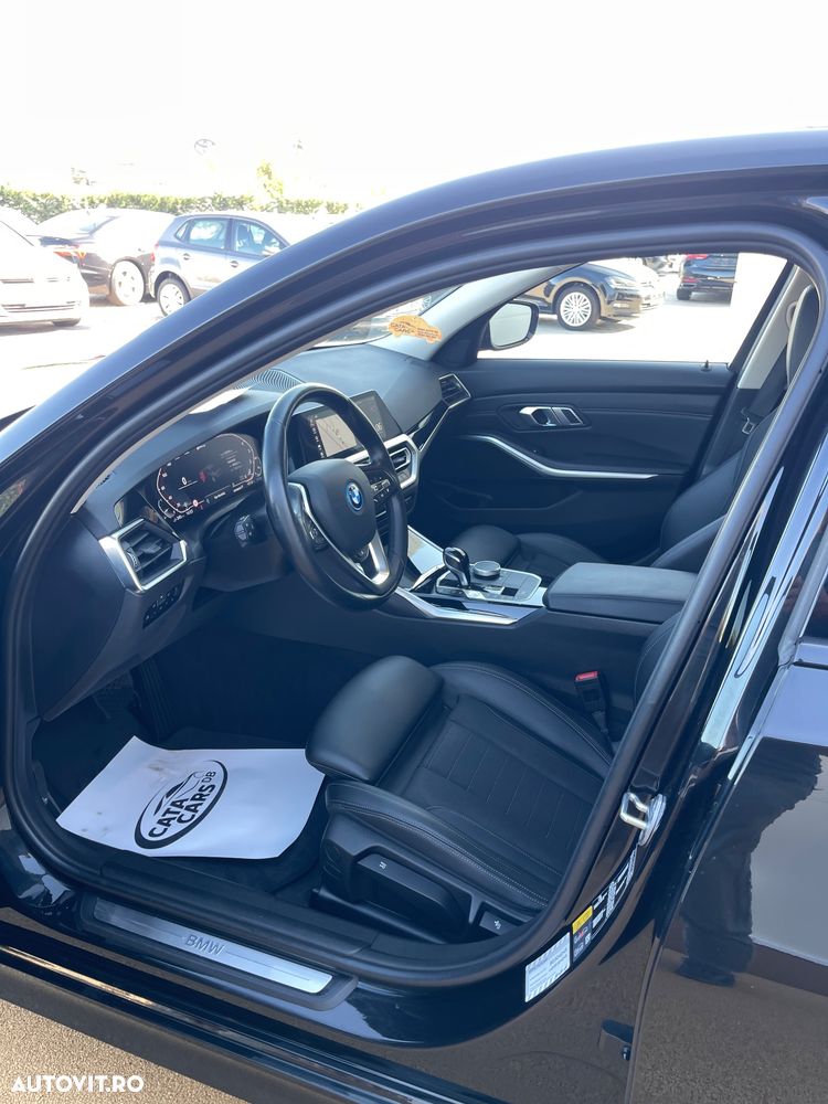 BMW Seria 3 330e Aut. Sport Line - 25