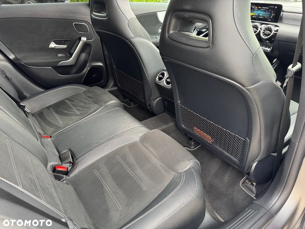 Mercedes-Benz CLA 250 4-Matic Edition 1 7G-DCT - 32