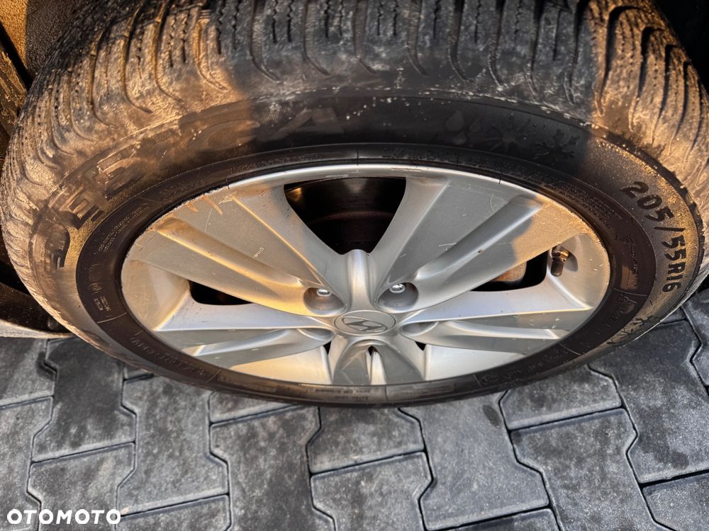 Hyundai ix20 1.6 CRDi blue YES Gold - 13