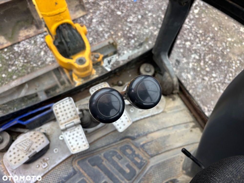 JCB 8018 - 15