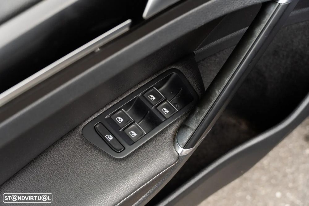 VW Golf 2.0 TDI GTD DSG - 48