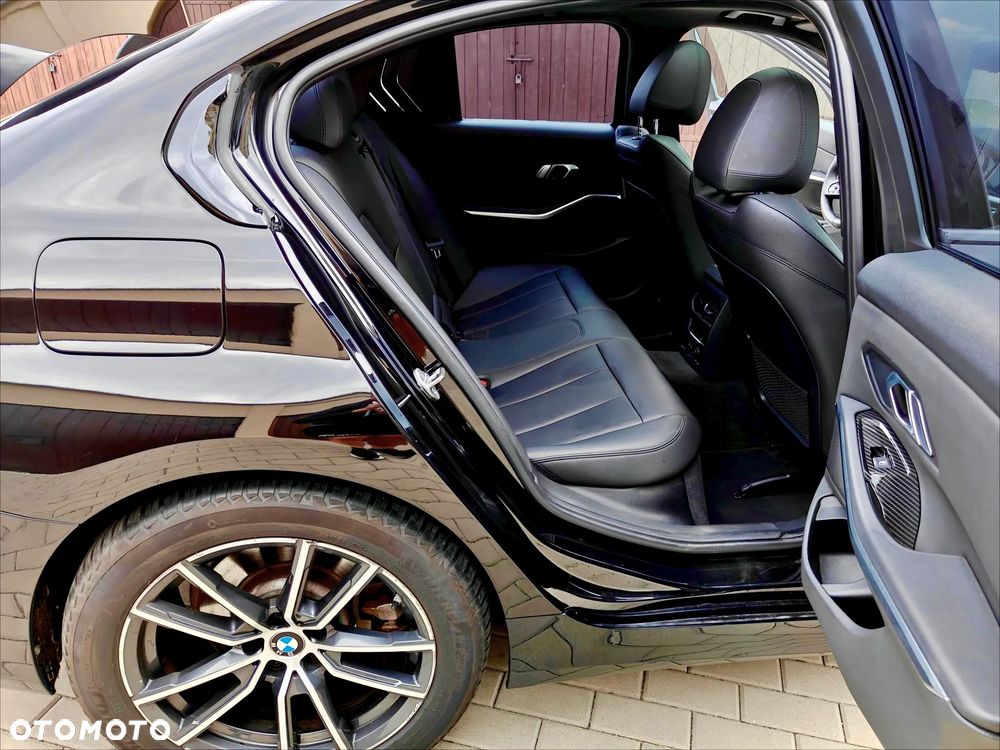 BMW Seria 3 330i Advantage sport - 10