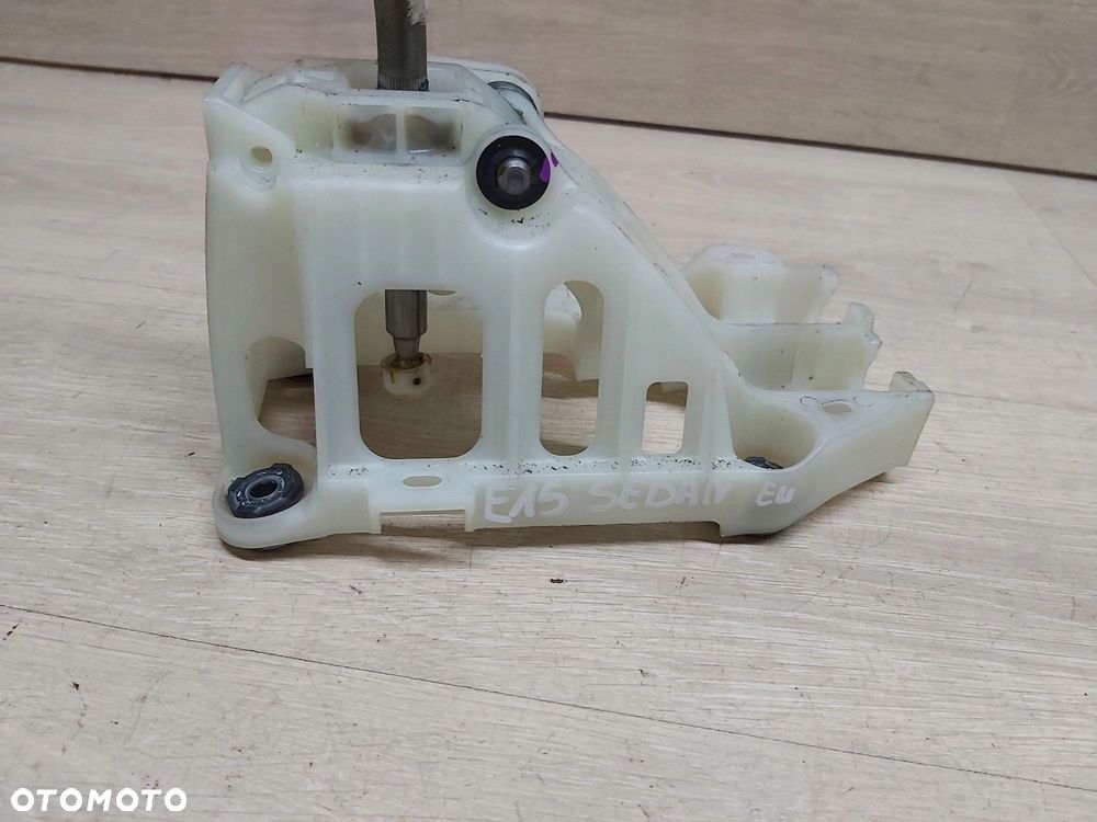 Toyota Corolla E15 lewarek zmiany biegów manualny 5B - 13