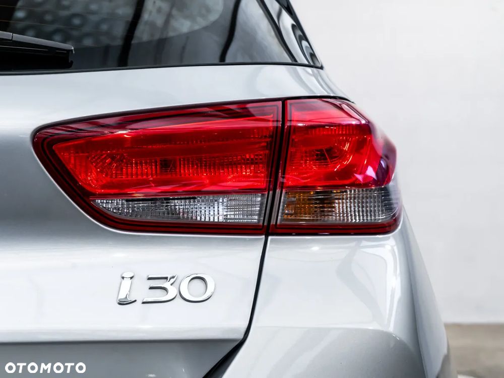 Hyundai i30 1.5 DPI Classic + - 10