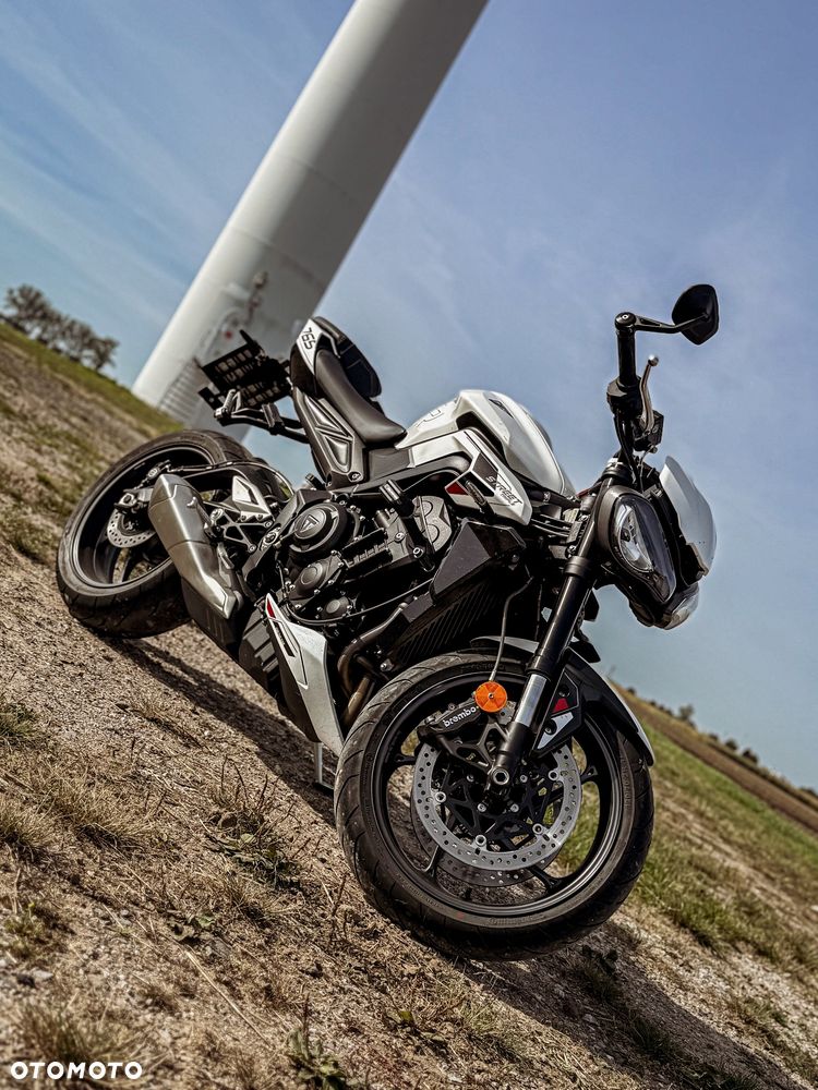 Triumph Street Triple - 1
