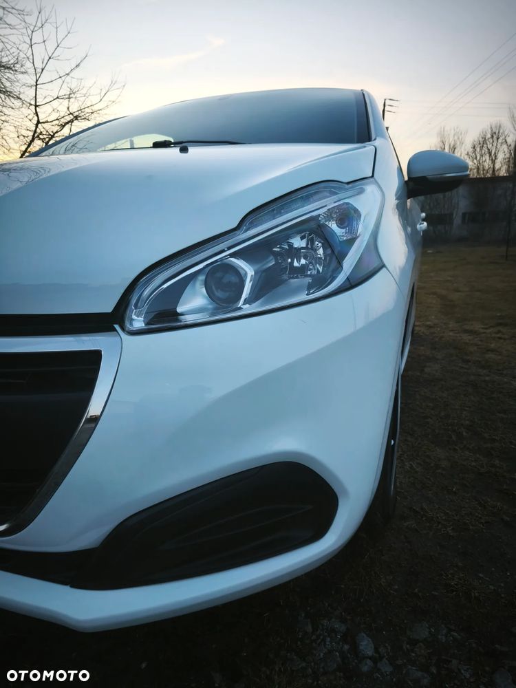 Peugeot 208 - 17