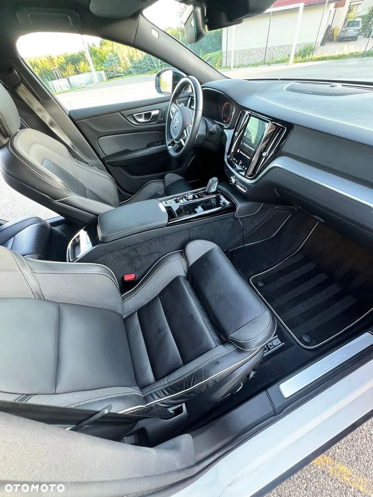 Volvo V60 T8 AWD Twin Engine Geartronic R-Design - 12