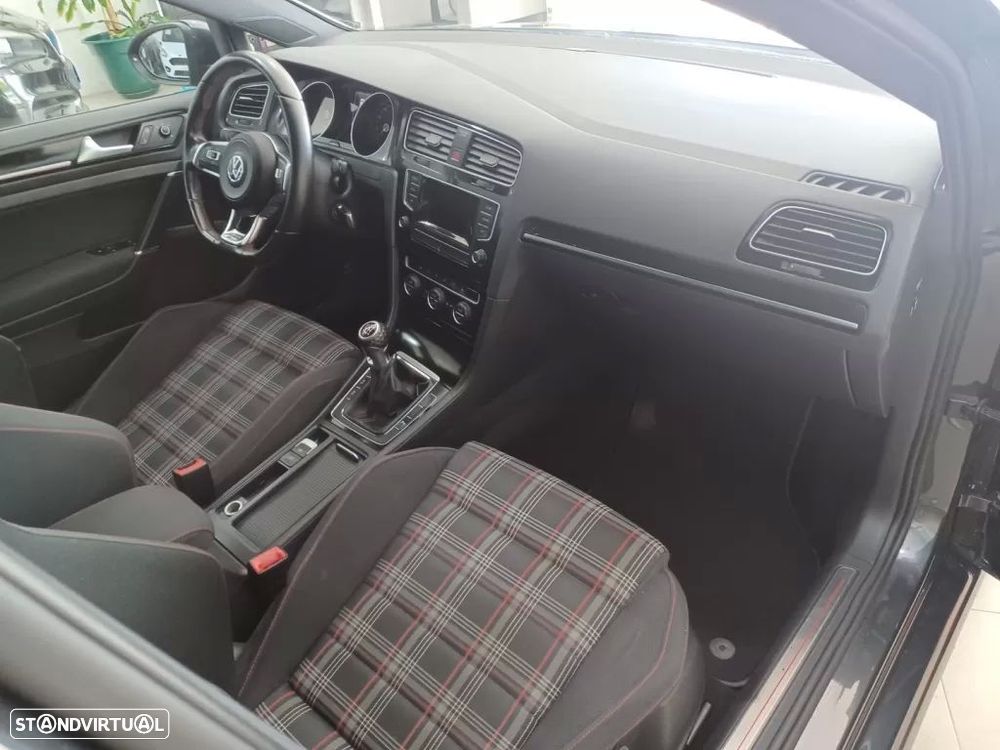 VW Golf 2.0 TSi GTi - 24