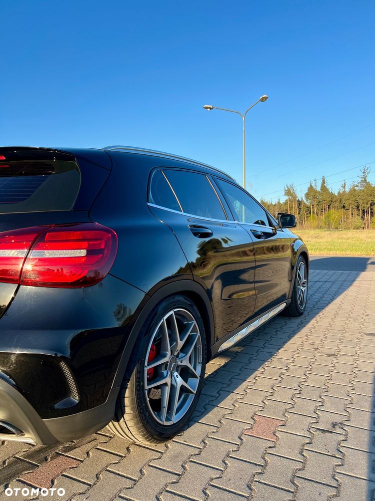Mercedes-Benz GLA - 10