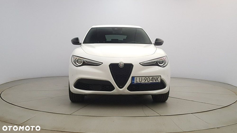 Alfa Romeo Stelvio - 2