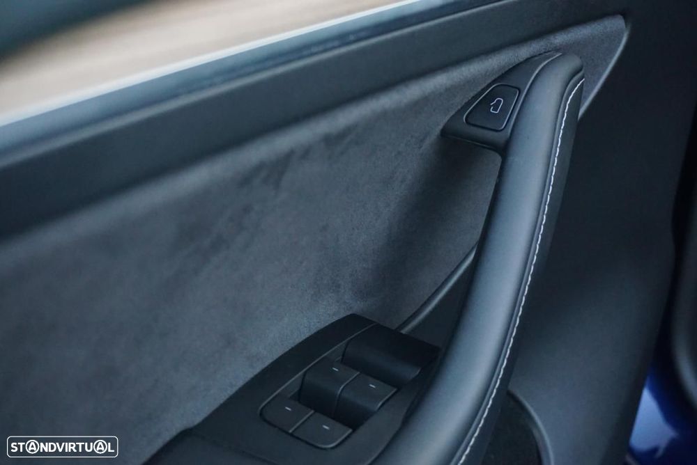 Tesla Model Y Long Range Dual Motor AWD - 44