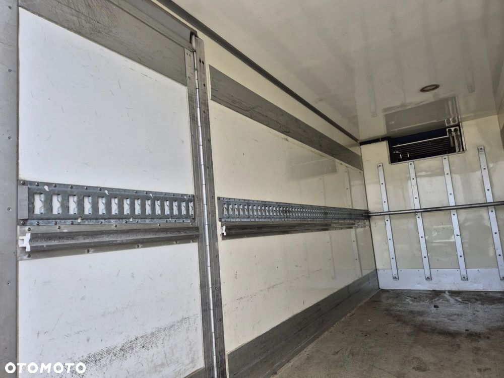 Chłodnia Mroźnia 8 palet, 4.5m , 2 komory, 2 parowniki, zasilanie stacjonarne na prąd, stan bdb! - 23