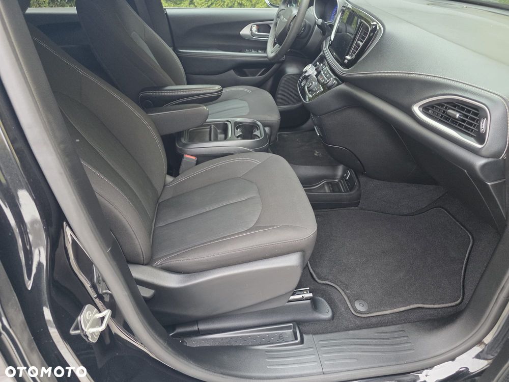 Chrysler Pacifica - 15