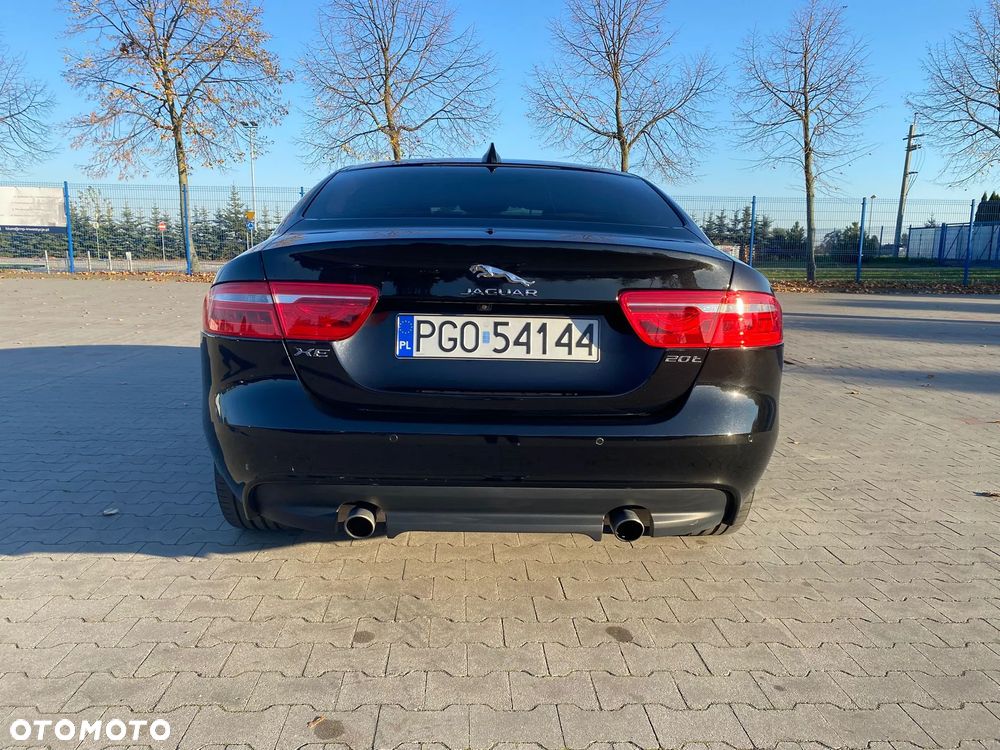 Jaguar XE 2.0 T Prestige - 9