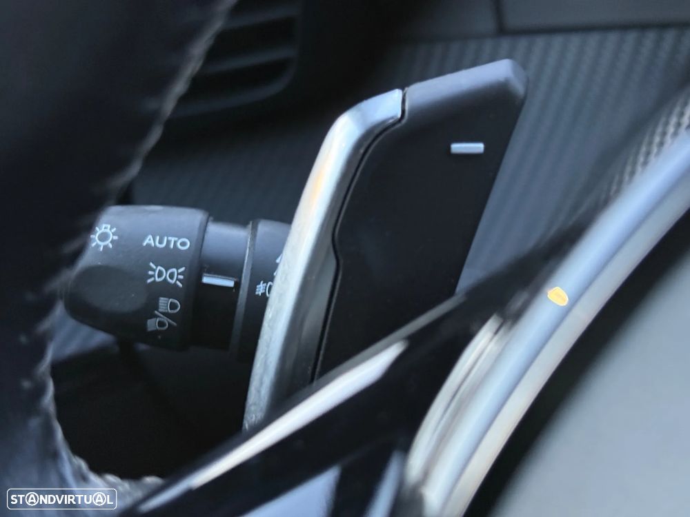 Peugeot 2008 1.2 PureTech Allure Pack EAT8 - 5