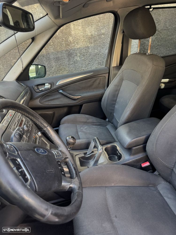 Ford S-Max - 11