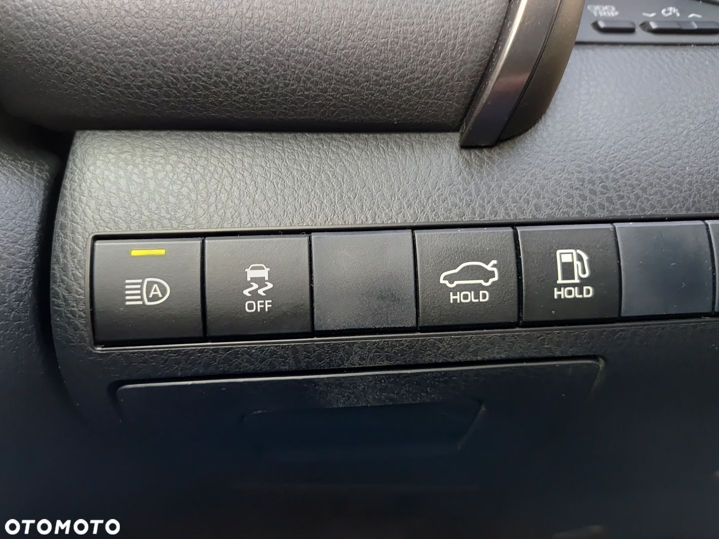 Toyota Camry - 21