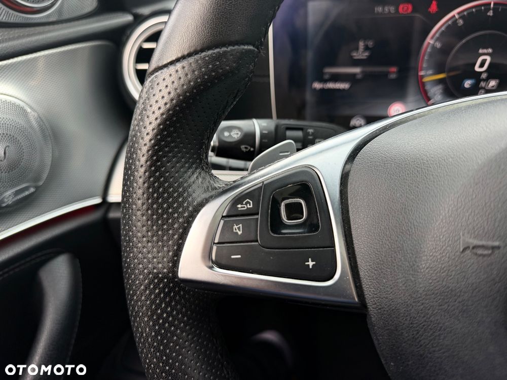 Mercedes-Benz Klasa E 220 d 4Matic 9G-TRONIC AMG Line - 26