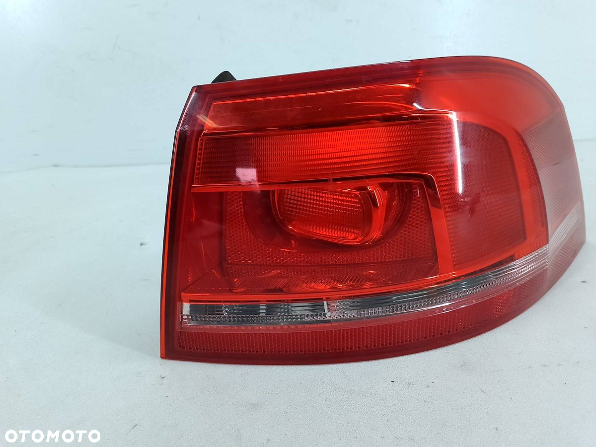 LAMPA TYLNA PRAWA VW PASSAT B7 3AF945096A KOMBI - 3