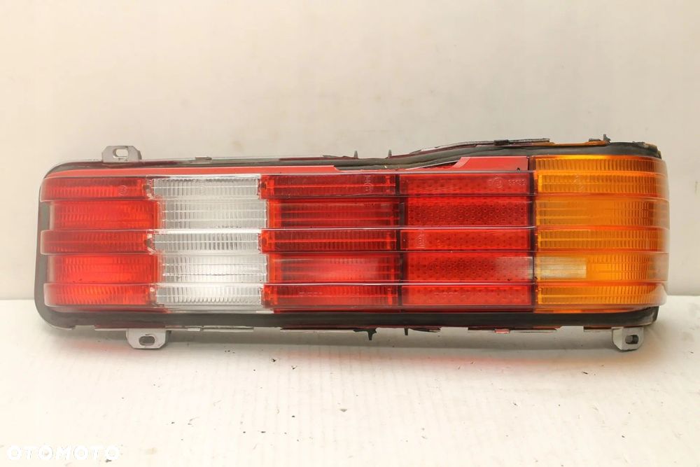 MERCEDES W123 LAMPA PRAWA TYLNA PRAWY TYŁ - 1