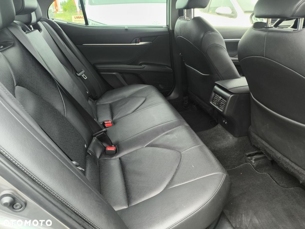 Toyota Camry 2.5 Hybrid Executive CVT - 12
