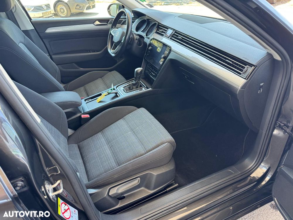 Volkswagen Passat 2.0 TDI DSG Comfortline - 26