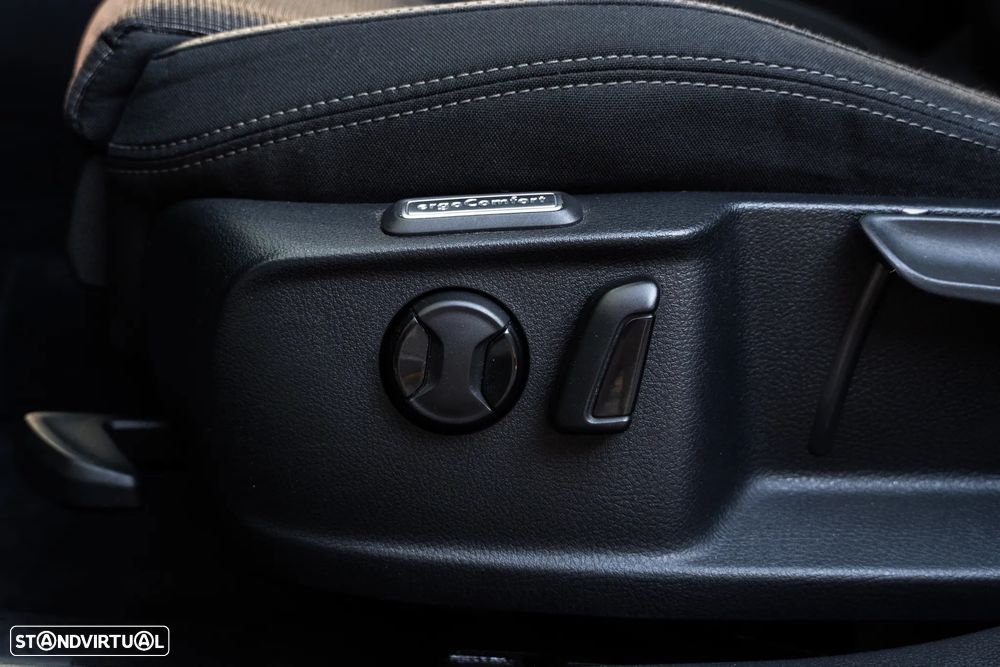 VW Passat Variant 1.6 TDI SCR DSG Business - 39