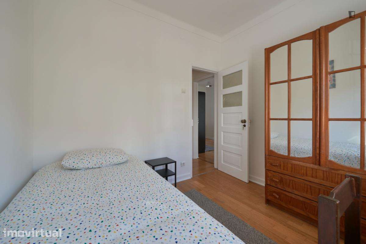 Quarto - localizado em Ajuda Lisbon - Grande imagem: 5/21