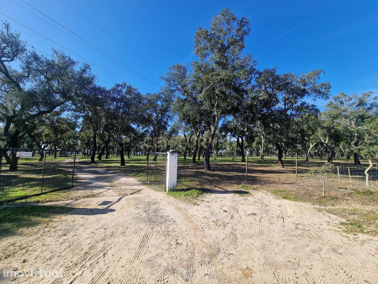 Monte c/cerca de 27h, em Abela, Santiago do Cacém - Grande imagem: 3/12
