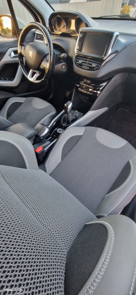 Peugeot 2008 1.2 PureTech Allure - 11
