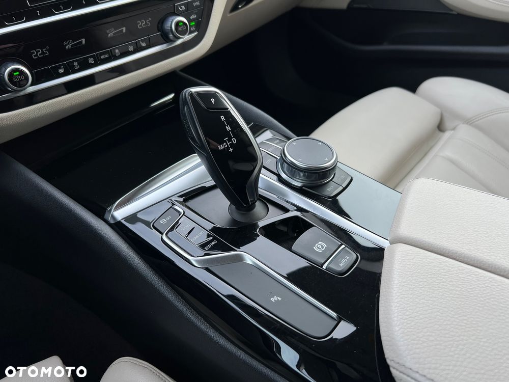 BMW Seria 5 520d xDrive Luxury Line sport - 27
