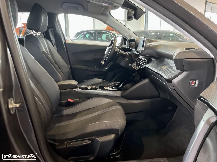 Peugeot 2008 1.2 PureTech Allure Pack EAT8 - 29