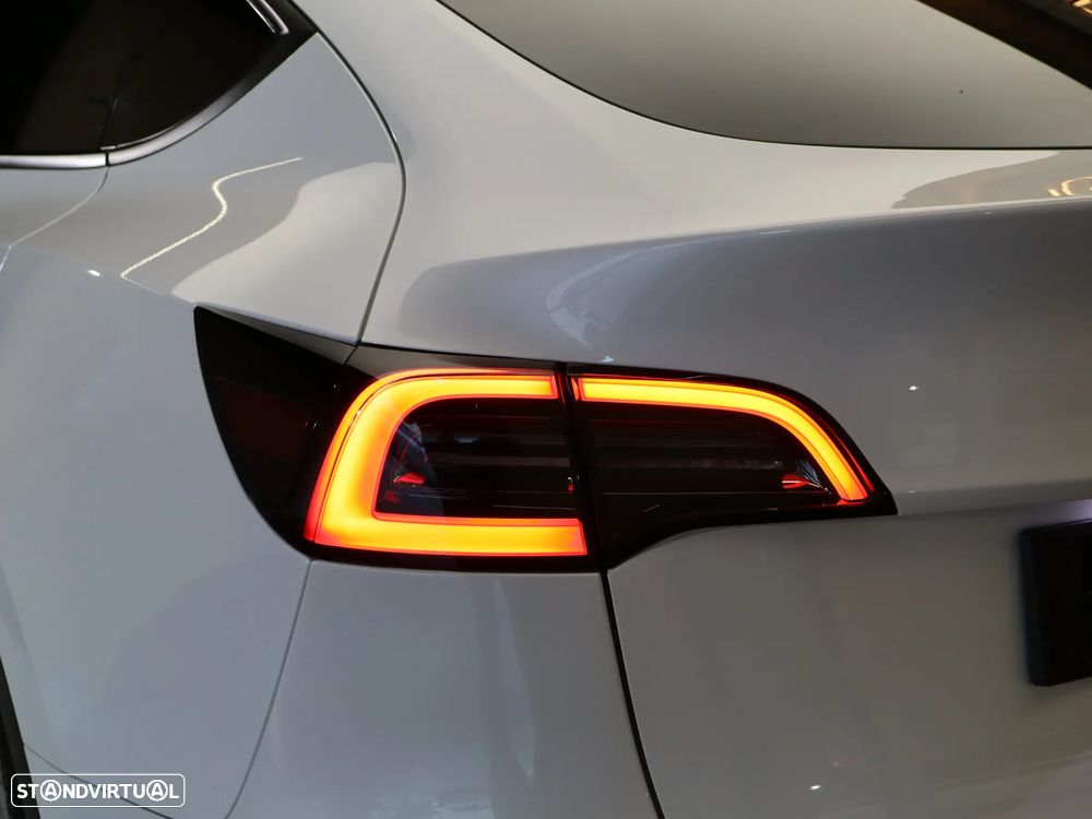 Tesla Model Y Standard - 10