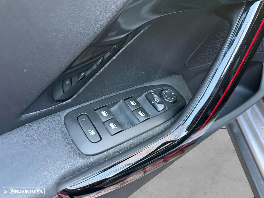 Peugeot 2008 1.2 PureTech GT Line - 9