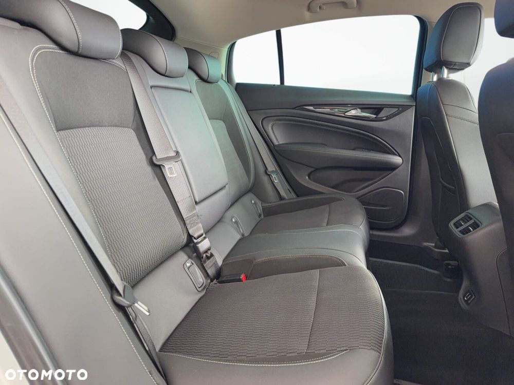 Opel Insignia - 17