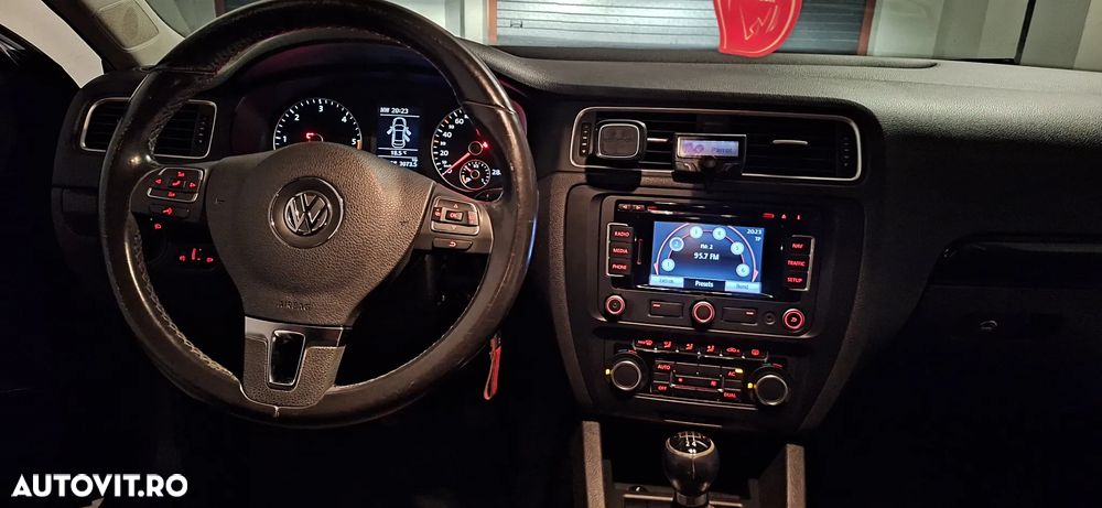 Volkswagen Jetta - 11