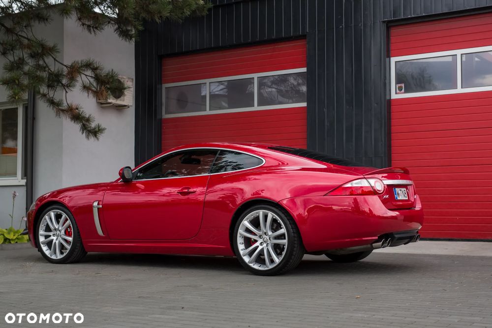 Jaguar XK XKR Coupe - 12