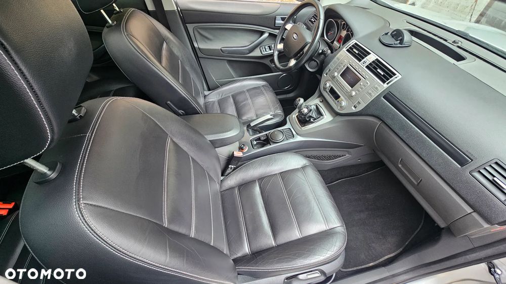 Ford Kuga 2.0 TDCi 2x4 Titanium - 32