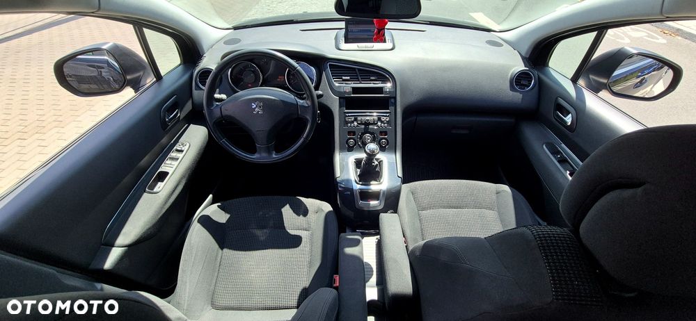 Peugeot 5008 - 8