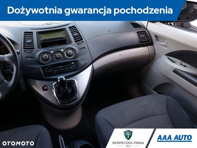 Mitsubishi Grandis - 9