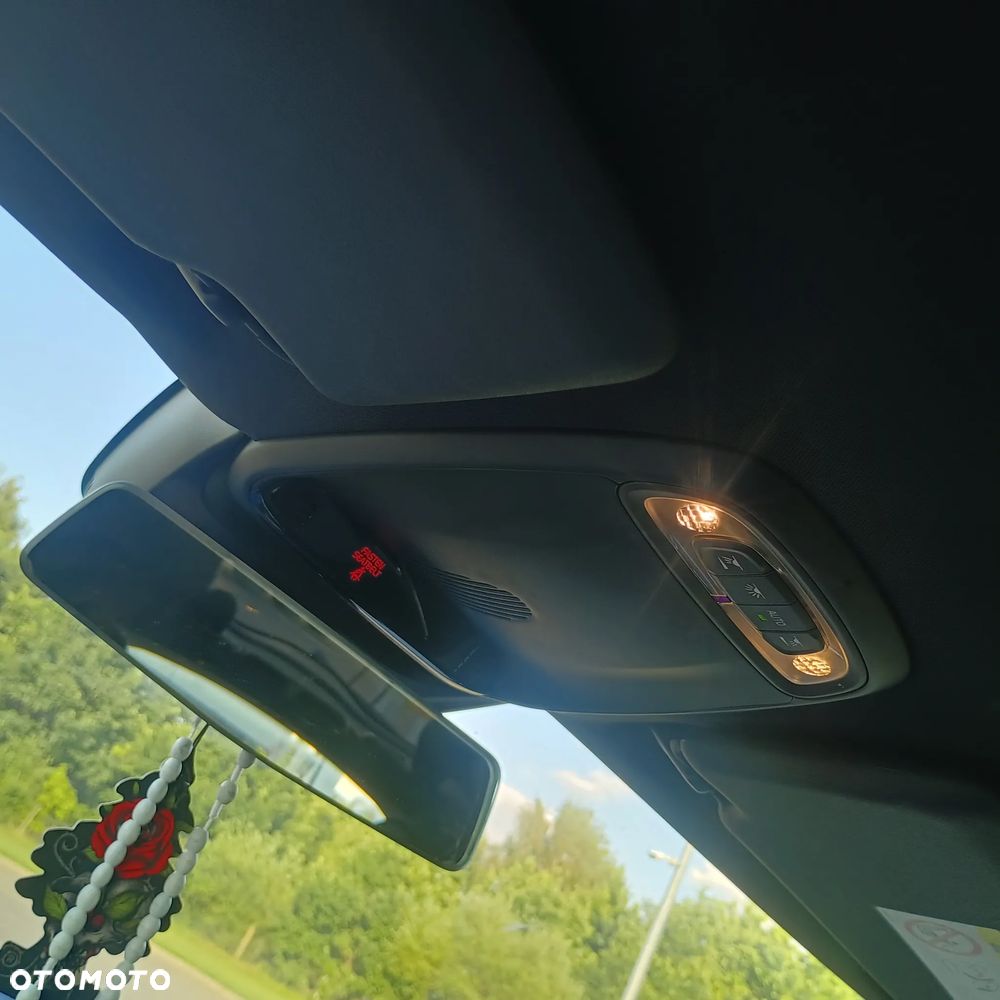 Volvo V40 D2 Drive-E R-Design Kinetic - 19