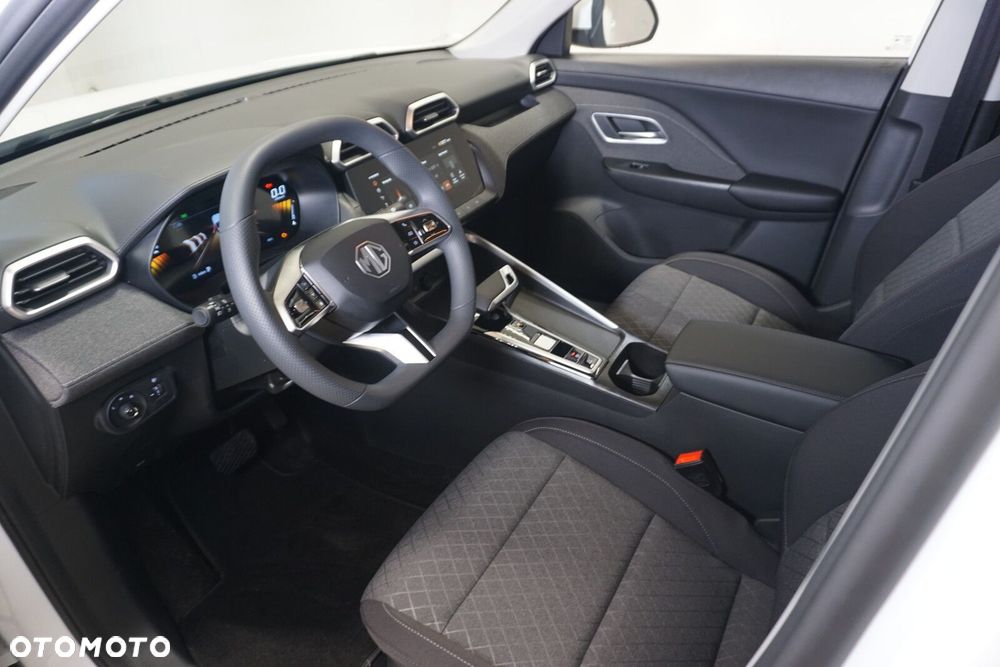 MG ZS Hybrid+ - 11